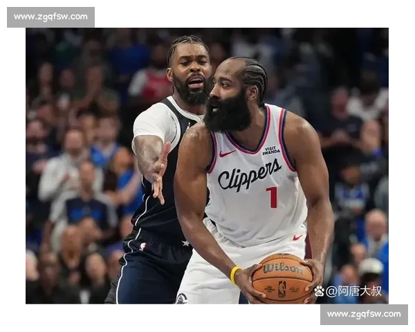 NBA更换官方比赛用球引发球员讨论与赛场表现变化的多方影响分析